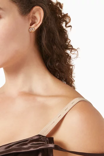 أقراط ميو ميو مرصعة بالكريستال