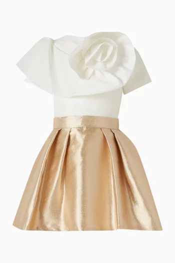 بلوزة مزينة بورود بارزة