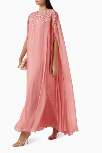 قفطان مزين بتطريزات زهور