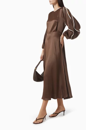 فستان متوسط الطول بشريط زينة ملفوف بلون مغاير