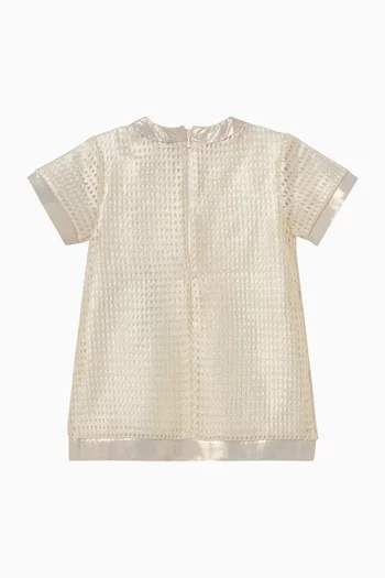 فستان بشعار الماركة