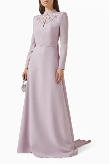 فستان بكاب وتطريزات يدوية