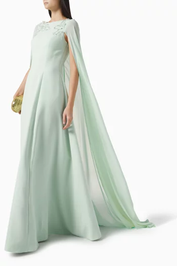 فستان بكاب وتطريزات