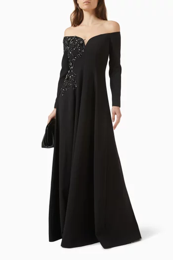 فستان مقسم لأجزاء بأكتاف مكشوفة