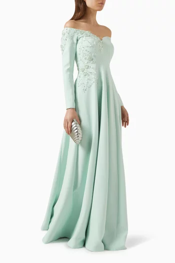 فستان مقسم لأجزاء بأكتاف مكشوفة