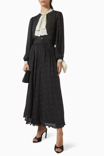 بلوزة برباط ونقشة