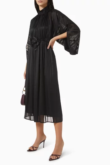 فستان متوسط الطول بحزام