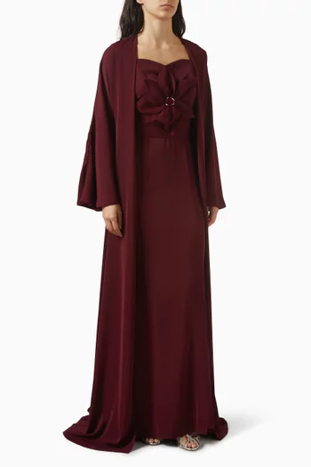 طقم قفطان وفستان مزين بزهرة بارزة