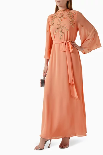 قفطان مزين بتطريزات شيفون