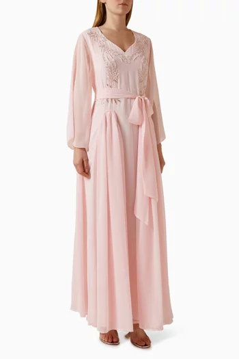 قفطان مزين بتطريزات شيفون