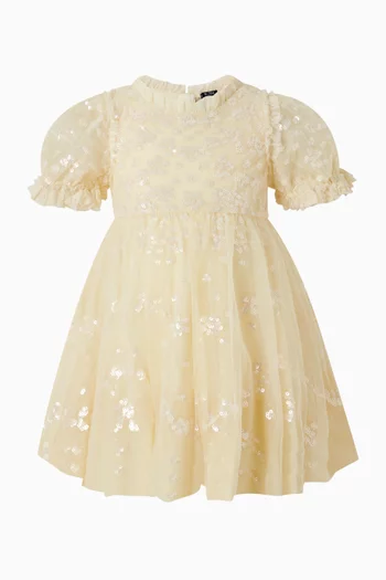 طقم فستان وسروال تحتي مطرز بالترتر بحافة صدفية 