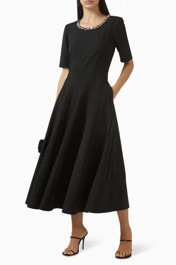 فستان لوتشيا مزين بتطريزات