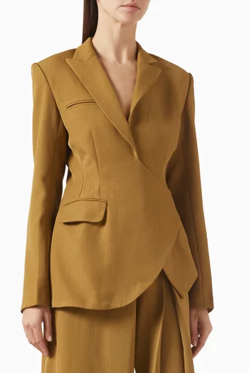 جاكيت بقصة منحوتة