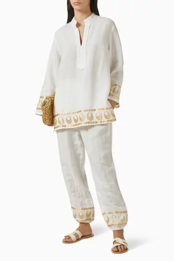 بلوزة مزينة بتطريزات