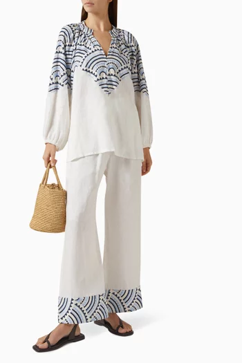 بلوزة مزينة بتطريزات