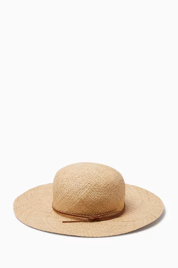 قبعة قش بشعار الماركة