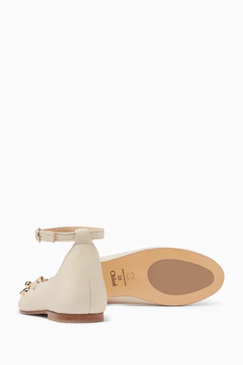 حذاء باليرينا بكعب مسطح وحلي جلد