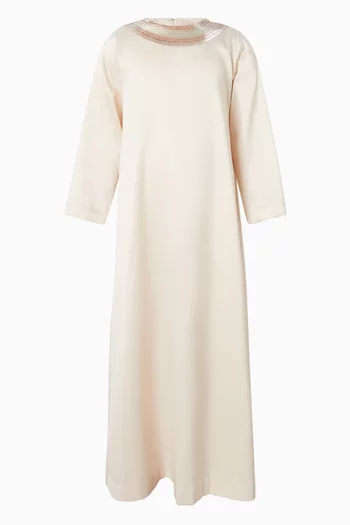 فستان مزين بتطريزات ستان