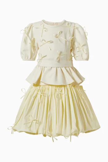 فستان متوسط الطول بكشكش