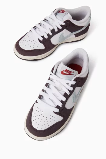 Dunk Low Sneakers