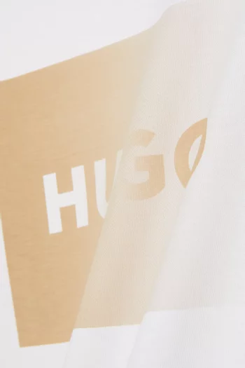 تي شيرت بشعار الماركة قطن