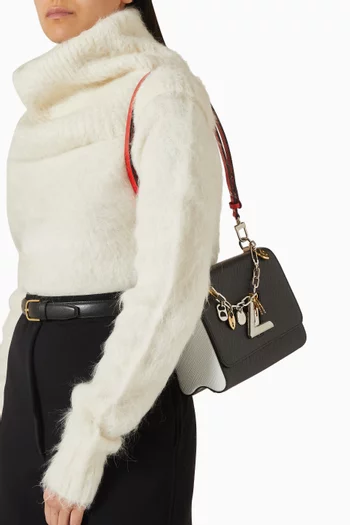 حقيبة تويست مزينة بحلي جلد