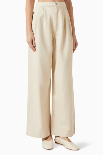 بنطال دينم بقصة ساق واسعة وطيّات