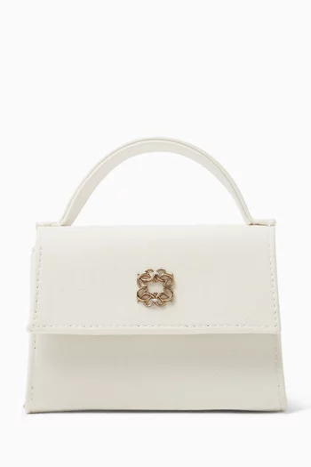 حقيبة بيد علوية وشعار الماركة