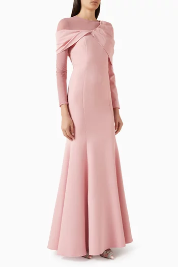 فستان بجزء من قماش شبكي وحافة بقصة ذيل السمكة