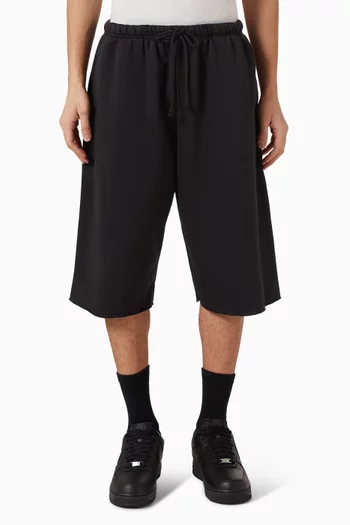 شورت طويل بقصة فضفاضة