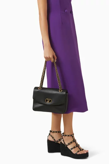 حقيبة دجونا متوسطة بسلسلة جلد نابا