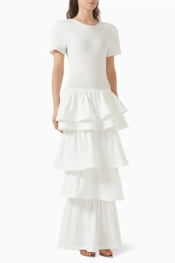 فستان طويل بتنورة كشكش