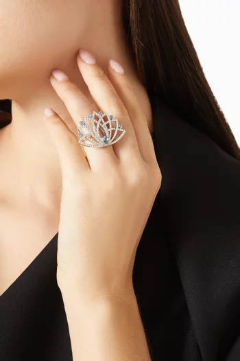 خاتم لوتس بلوم مرصع بالماس ذهب أبيض عيار 18