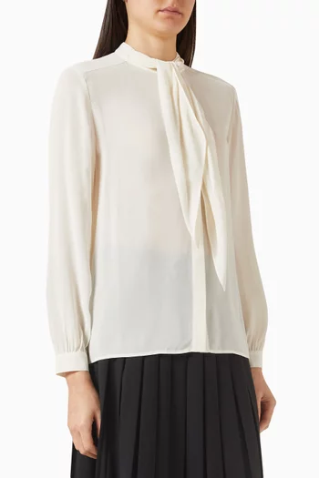 بلوزة برباط بعقدة جورجيت