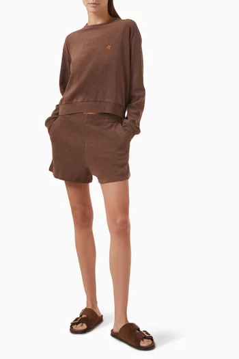 شورت مطرز بشعار الماركة قماش تيري