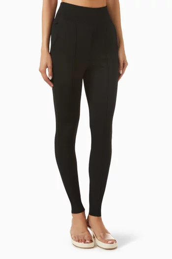 لغينغز بشعار الماركة ومقسم لأجزاء