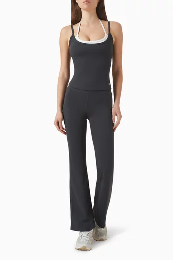 بلوزة بحمالة حول الرقبة وحمالات كتف