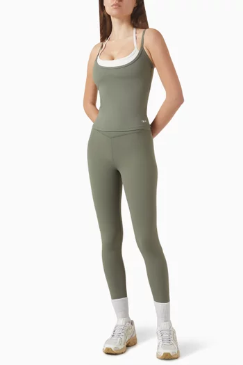 بلوزة بحمالة حول الرقبة وحمالات كتف