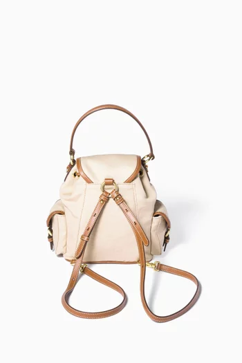 حقيبة ظهر بشعار الماركة قنب وجلد