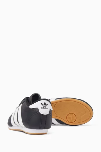 سنيكرز تايكوندو بأربطة