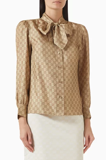 قميص بعقدة عند الرقبة ونقشة شعار GG‏ حرير تويل