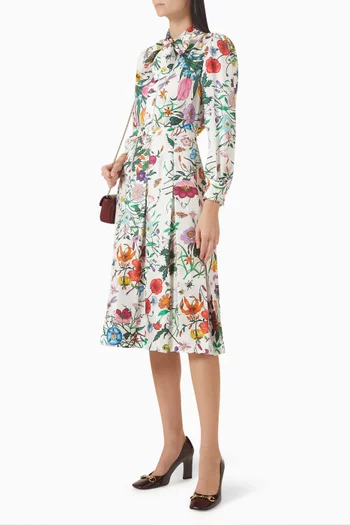 تنورة بطيّات حرير تويل