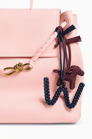 حلية بتصميم حرف W جلد نابا مجدول