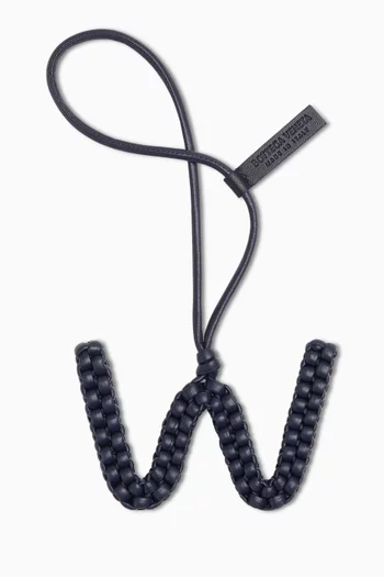 حلية بتصميم حرف W جلد نابا مجدول