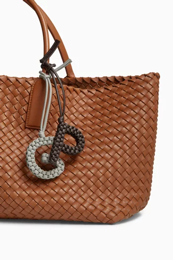 حلية بتصميم حرف A جلد نابا مجدول