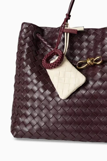 حلية بتصميم حرف O جلد نابا مجدول