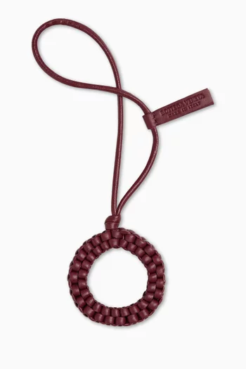 حلية بتصميم حرف O جلد نابا مجدول