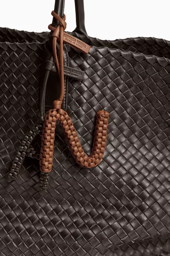 حلية بتصميم حرف A جلد نابا مجدول