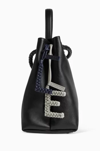 حلية بتصميم حرف W جلد نابا مجدول