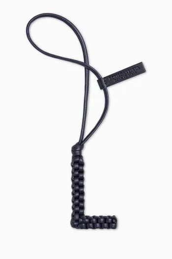 حلية بتصميم حرف W جلد نابا مجدول